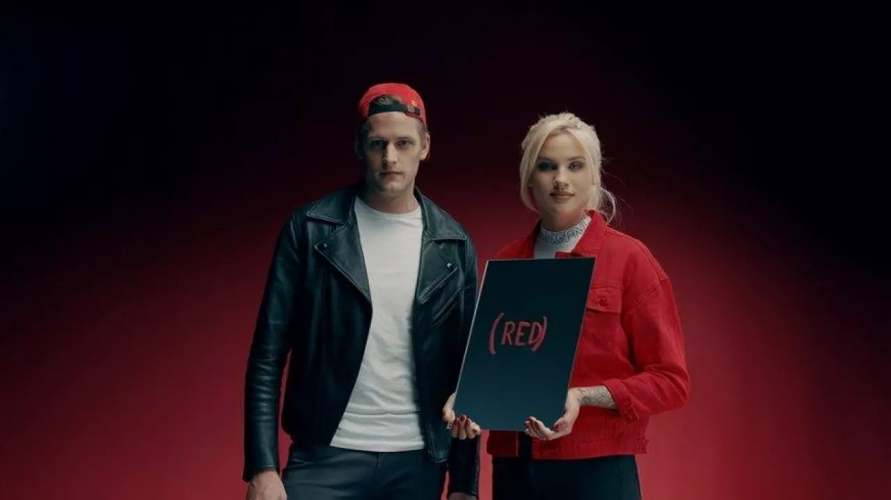 &lt;p&gt;Karolina Gilon i Jakob Kosel twarzami kampanii Durexa i organizacji (RED)® (fot. Durex)&lt;/p&gt;