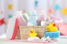 &lt;p&gt;Spada sprzedaż kosmetyków dla dzieci w małych sklepach (fot. Shutterstock)&lt;/p&gt;