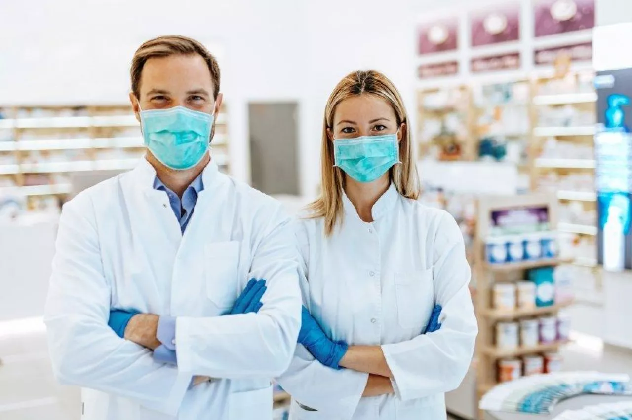 Farmaceuci powinni być chronieni przed agresywnymi pacjentami. (fot. Shutterstock)