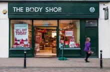 &lt;p&gt;The Body Shop będzie dostarczać kosmetyki ze wszystkich swoich sklepów korzystając z aplikacji Uber Eats (fot. shutterstock)&lt;/p&gt;