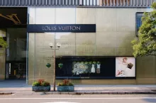 Grupa Louis Vuitton Moët Hennessy kontynuuje swoją ekspansję, wdrażając strategię biznesową która przynosi doskonałe rezultaty.