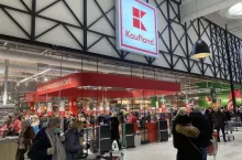 Kaufland oferuje w swoich alejkach i na swoich regałach kosmetyki i akcesoria znanych marek drogeryjnych i supermarketowych