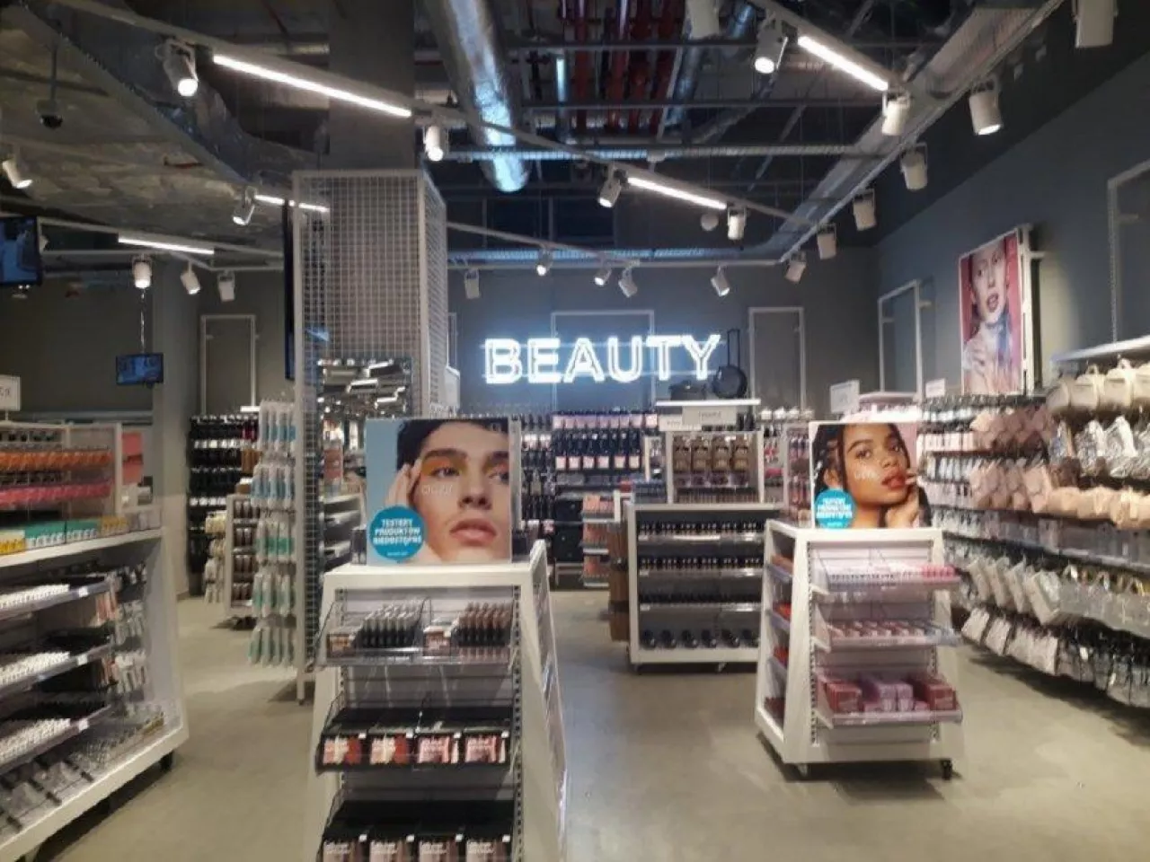Primark ma obecnie cztery sklepy w Polsce, w których wydzielona jest także strefa kosmetyczna
