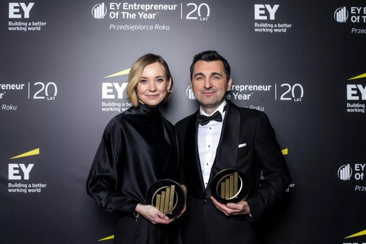 Kamila i Artur Błażejewscy, założyciele Cosmo Group z nagrodą EY Przedsiębiorca Roku 2022