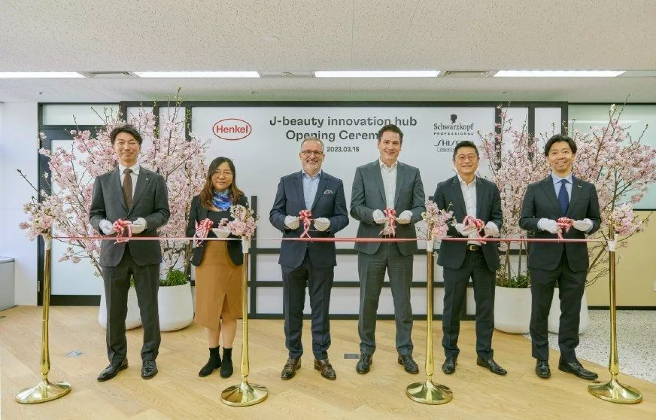 J-beauty Innovation Hub został otwarty podczas ceremonii z udziałem przedstawicieli Henkla, Shiseido i Schwarzkopf.