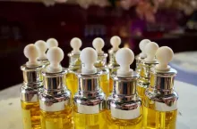 Chautauqua Soap Company, mała marka kosmetyczna, zdecydowała się wnieść pozew zbiorowy przeciwko grupie firm zajmujących się produkcją substancji smakowych i zapachowych, w tym Symrise, Givaudan i Firmenich.