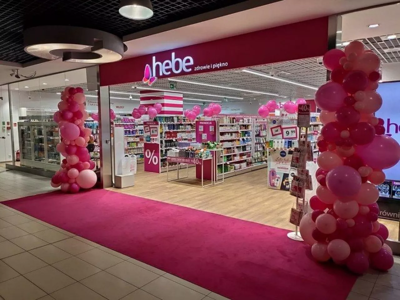 Dnia dzisiejszego, czyli 27 czerwca 2023 roku, odbyło się oficjalne ponowne otwarcie sklepu Hebe w Centrum Handlowym Marino we Wrocławiu, zlokalizowanego przy ulicy Paprotnej 7.