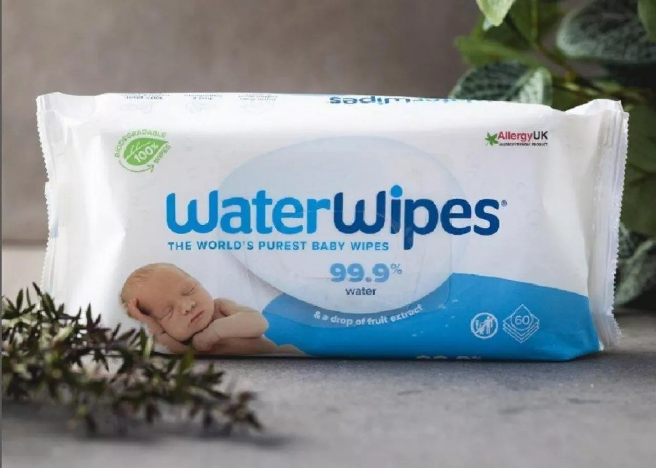 Chusteczki WaterWipes zawierają tylko dwa składniki: 99,9 proc. wody i kroplę ekstraktu owocowego. Od 1 lipca 2023 r. ich wyłącznym dystrybutorem w Polsce jest firma Eurus z Białegostoku