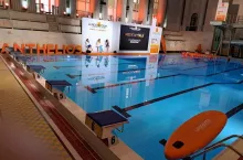 Event La Roche-Posay odbył się w Pałacu Młodzieży PKiN w Warszawie na zabytkowej hali basenowej