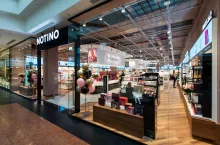 &lt;p&gt;Notino, opócz e-commerce, ma w Polsce 10 sklepów stacjonarnych, m.in. w w warszawkiej Arkadii   &lt;/p&gt;
