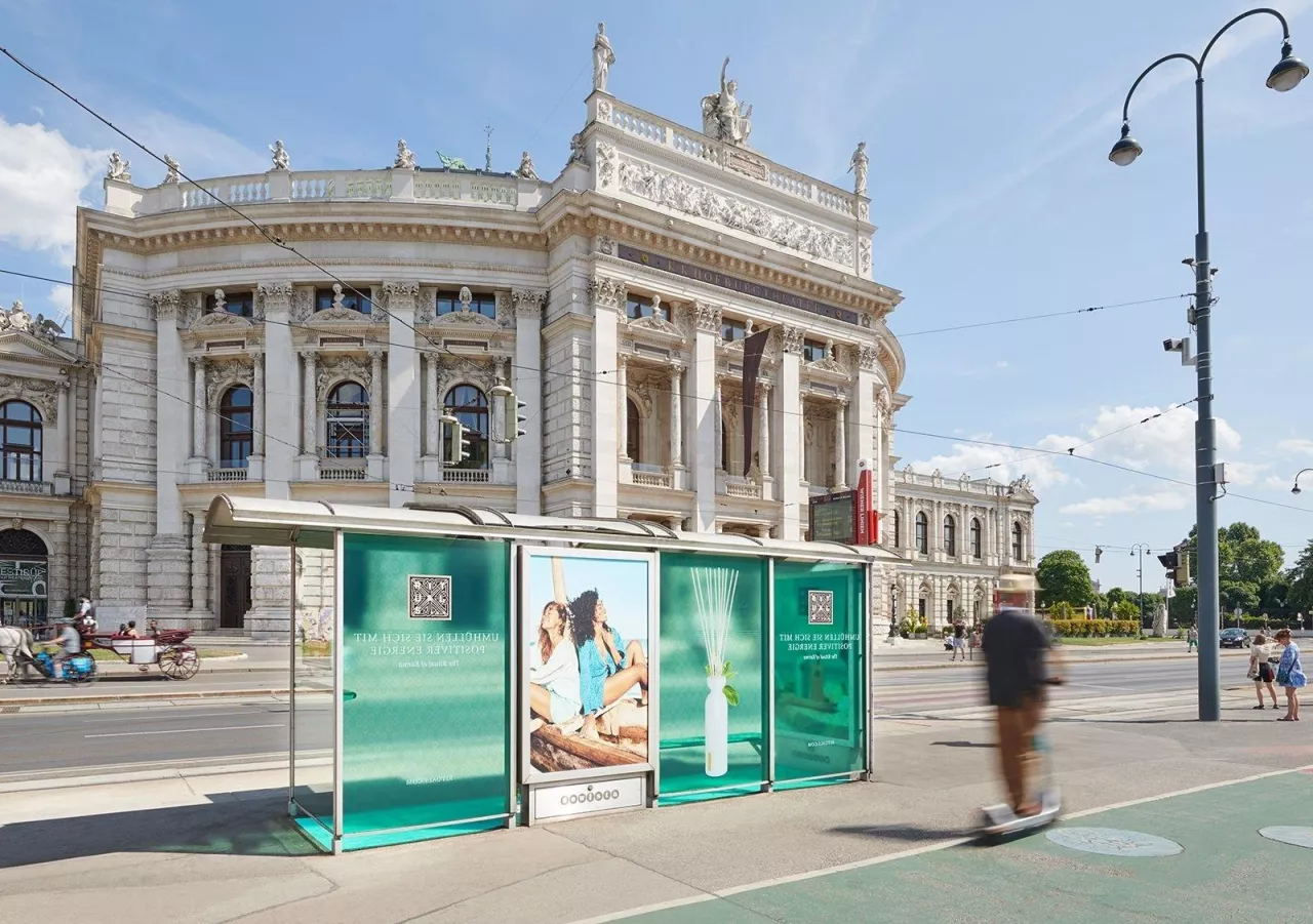 Dzięki marce Rituals przystanek tramwajowu przed wiedeńskim ratuszem pachnie lotosem i białą herbatą 