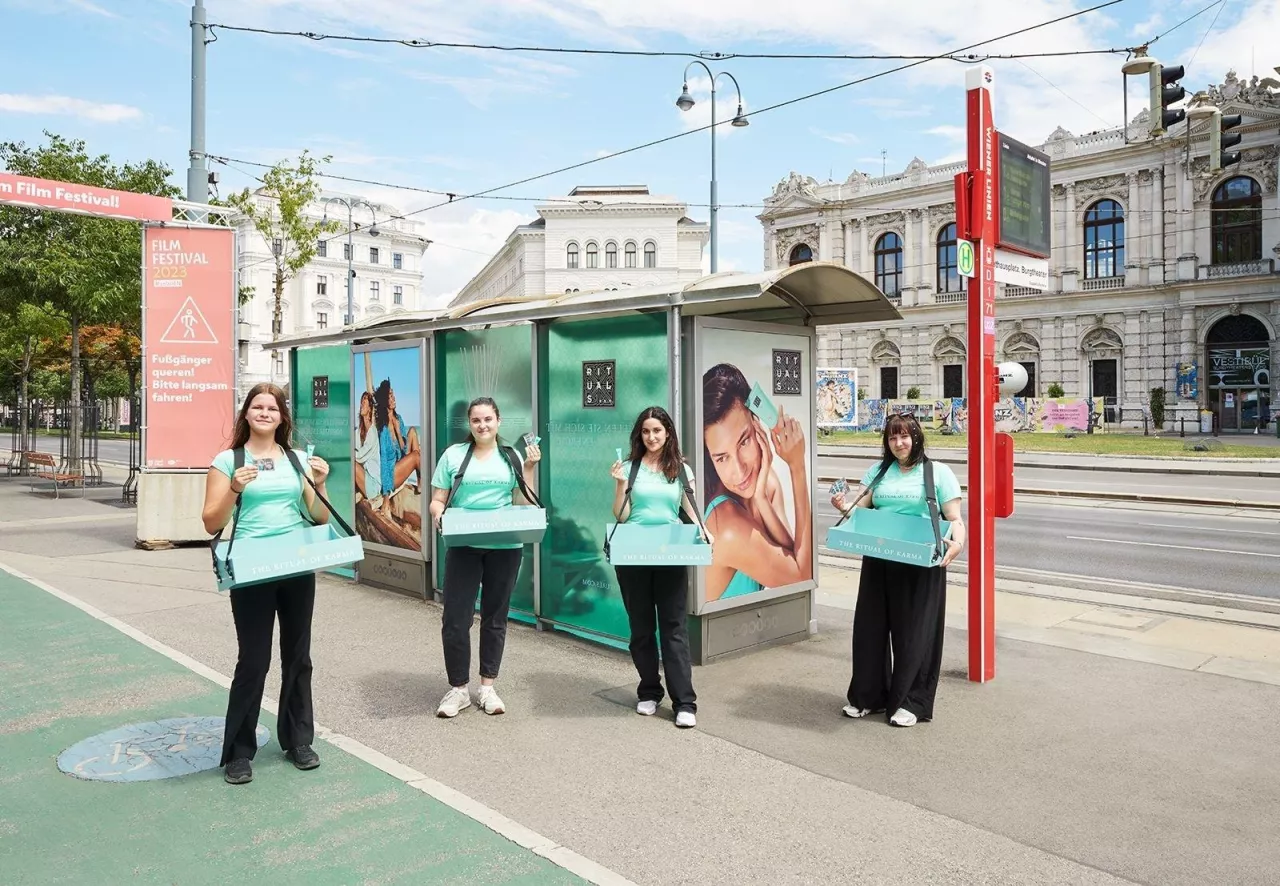 Dzięki marce Rituals przystanek tramwajowu przed wiedeńskim ratuszem pachnie lotosem i białą herbatą 