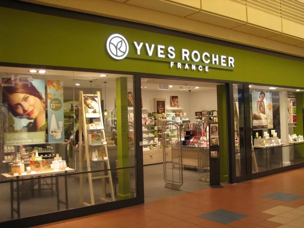 <p>Yves Rocher zamyka sklepy w części krajów borykając się ze skutkami pandemii i zmianą nawyków konsumenckich</p>