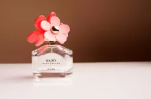 &lt;p&gt;Zapach Daisy pozostaje jednym z największych osiągnięć marki Marc Jacobs Fragrance. Od premiery w 2018 roku utrzymuje się wśród 10 najlepszych zapachów dla kobiet w USA. Obecnie zajmuje 6. miejsce.&lt;/p&gt;
