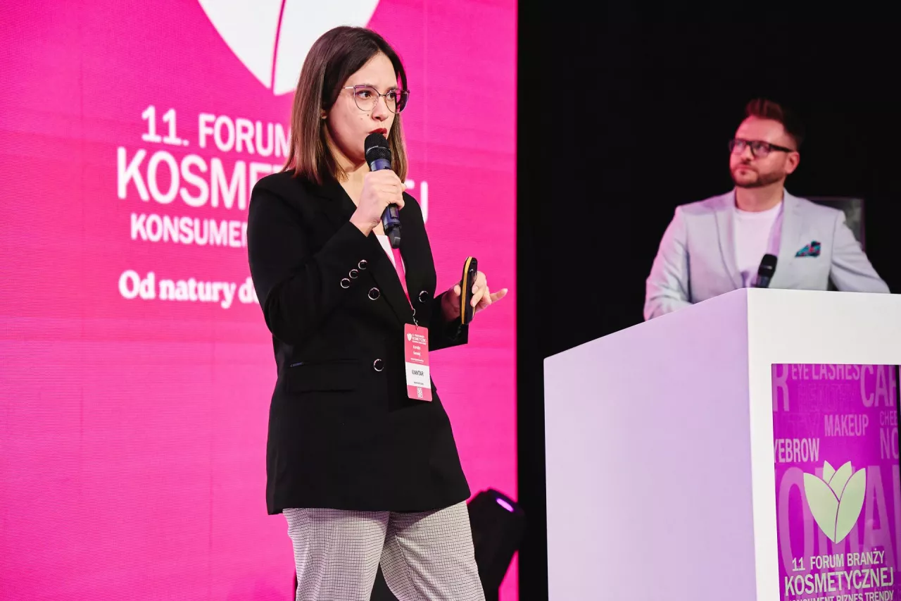 &lt;p&gt;Kamila Sondej, digital research executive w firmie Kantar i Marcin Lenkiewicz, wiceprezes Grupy Blix podczas Forum Branży Kosmetycznej&lt;/p&gt;
