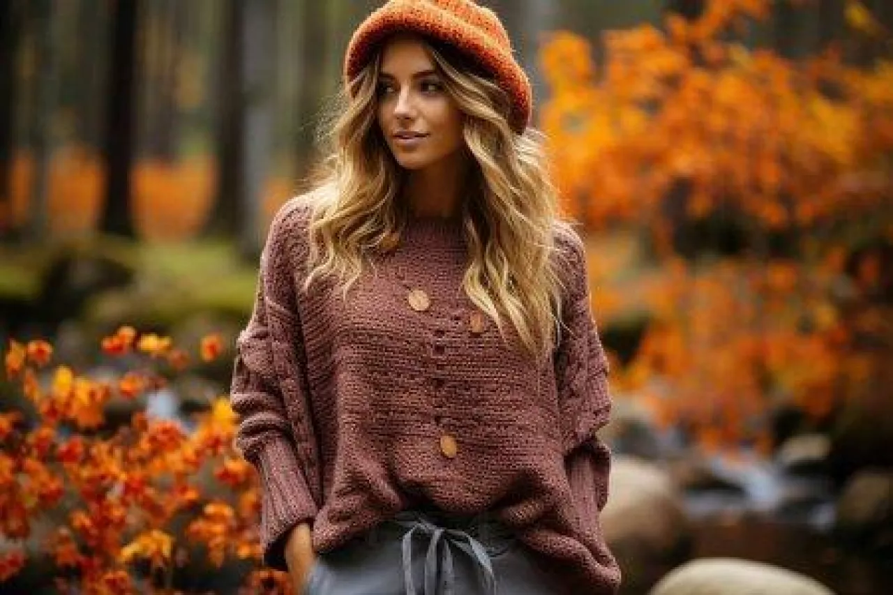 &lt;p&gt;Kobieta w jesiennej stylizacji i swetrze w parku&lt;/p&gt;