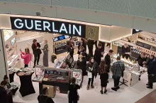 &lt;p&gt;W Paryżu są dwa, a w Warszawie właśnie został otwarty pierwszy – butik marki Guerlain w galerii Westfield Mokotów&lt;/p&gt;