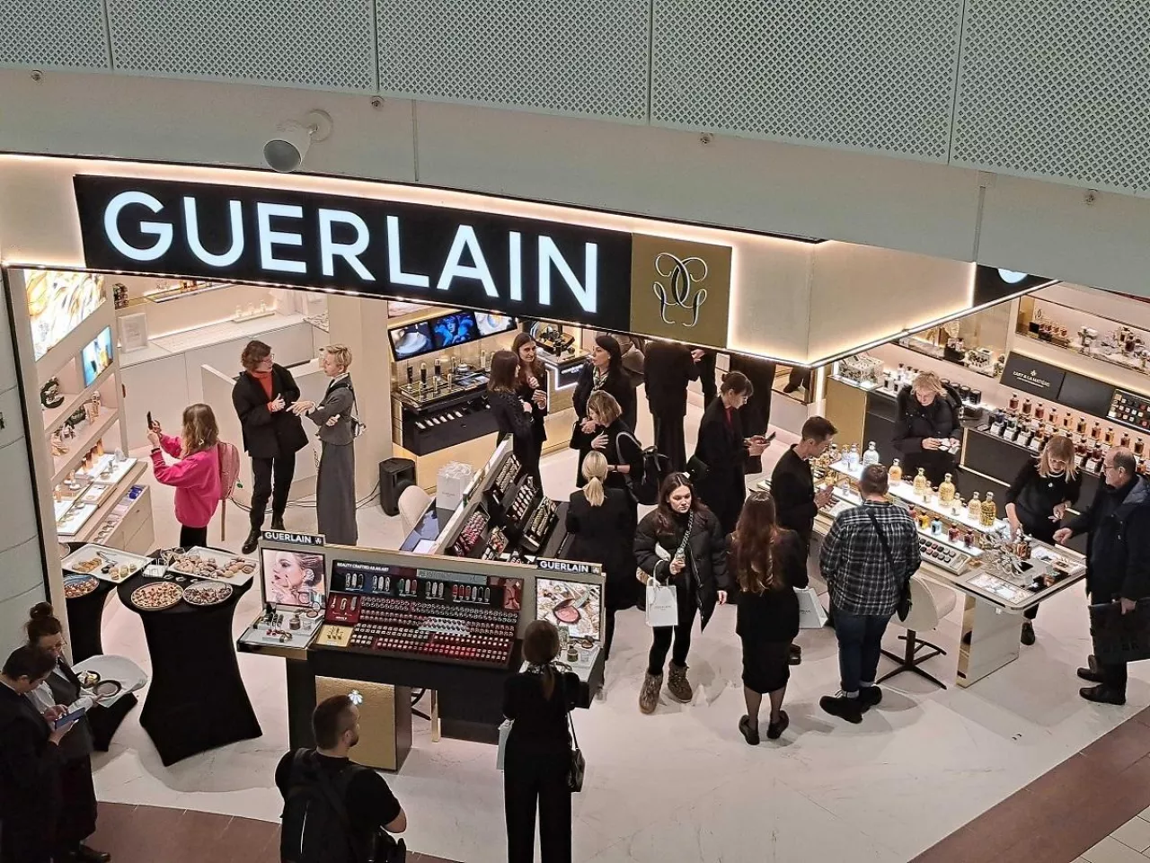 &lt;p&gt;W Paryżu są dwa, a w Warszawie właśnie został otwarty pierwszy – butik marki Guerlain w galerii Westfield Mokotów&lt;/p&gt;