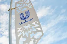 &lt;p&gt;Unilever to korporacja z siedzibą w Londynie. W Polsce sprzedaje produkty pod takimi markami jak Dove, Rexona, Axe, Domestos czy Cif&lt;/p&gt;