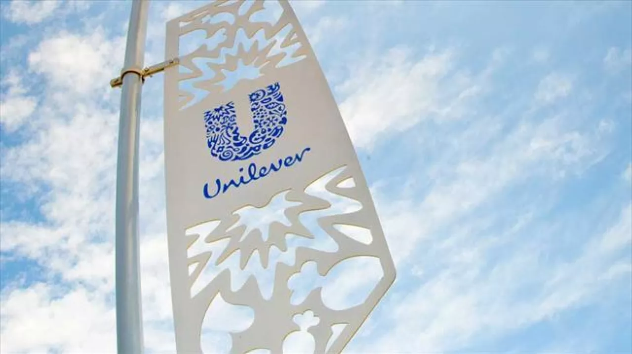 &lt;p&gt;Unilever to korporacja z siedzibą w Londynie. W Polsce sprzedaje produkty pod takimi markami jak Dove, Rexona, Axe, Domestos czy Cif&lt;/p&gt;