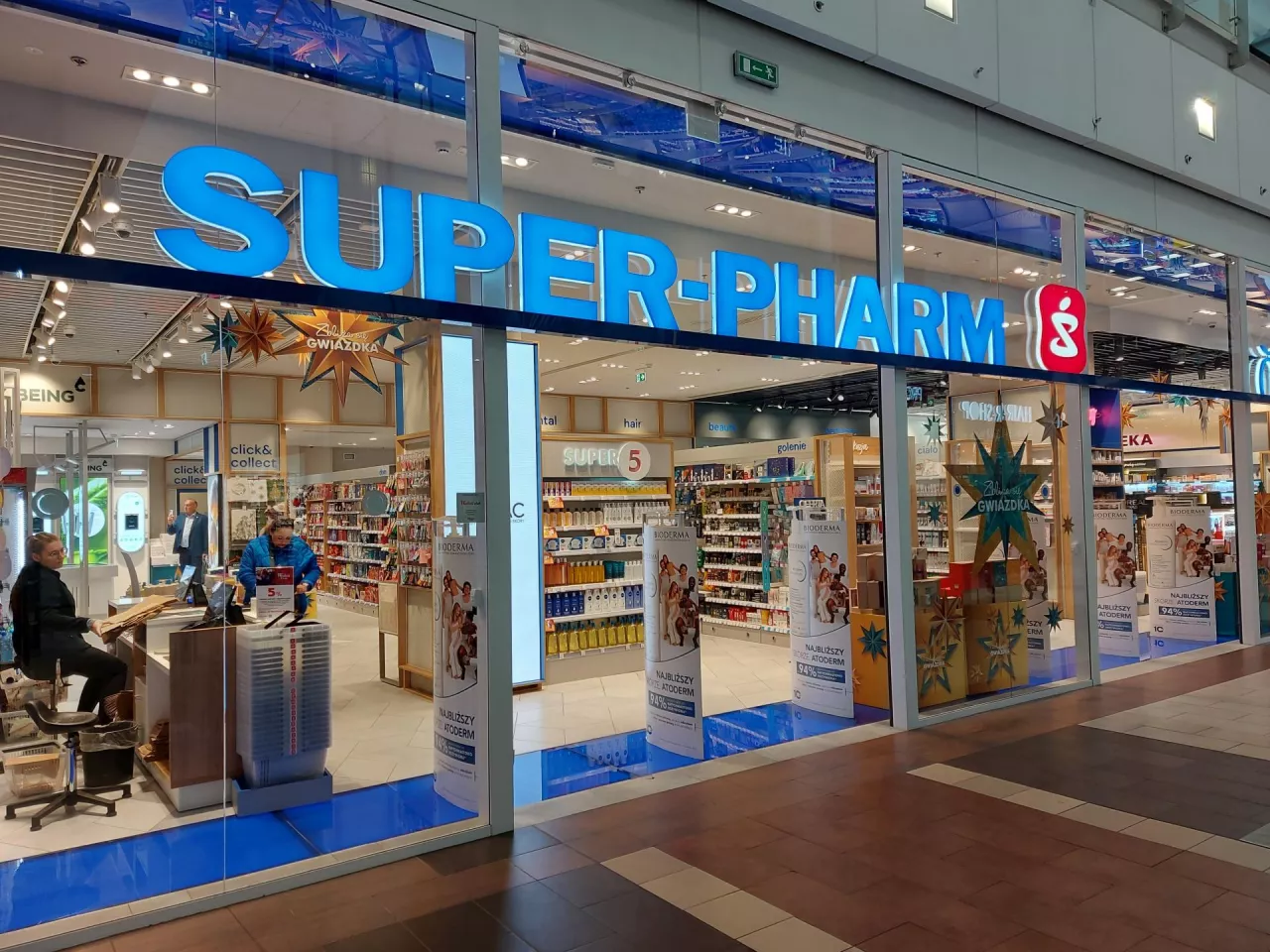 &lt;p&gt;W Polsce Super-Pharm ma około 80 stacjonarnych placówek i e-sklep. We Włoszech nie zamierza wychodzić poza e-commerce  &lt;/p&gt;