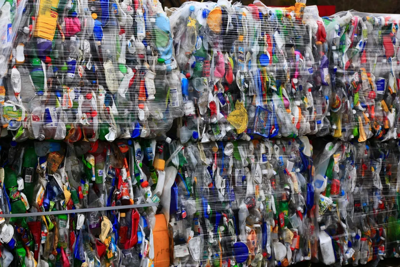 &lt;p&gt;Ograniczenia i regulacje dotyczące opakowań plastikowych stają się przedmiotem żywej dyskusji.&lt;/p&gt;