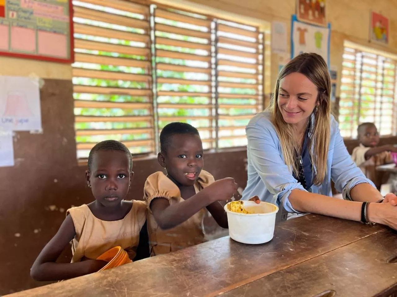 &lt;p&gt;Dzięki wsparciu marki Clarins dla Mary’s Meals, posiłki w szkołach dostają m.in. dzieci w Zambii  &lt;/p&gt;