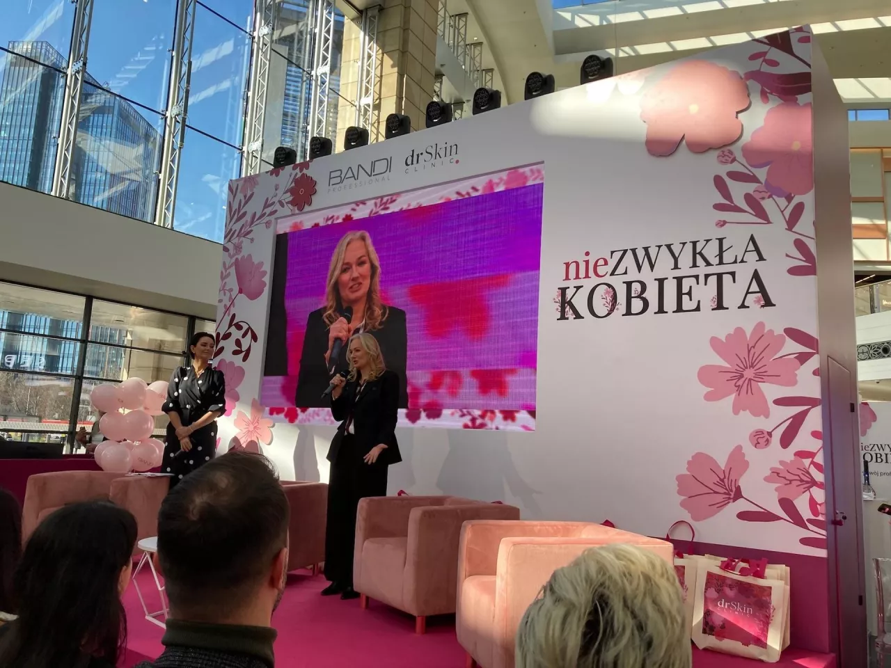 &lt;p&gt;Marka Bandi zorganizowała w warszawskim centrum handlowym event promocyjny o tematyce pielęgnacji kwasami.&lt;/p&gt;