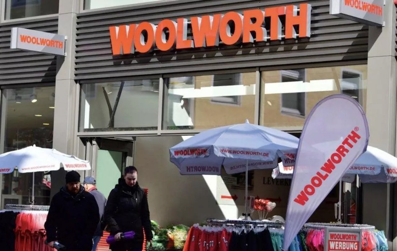 Woolworth to niemiecka sieć dyskontów niespożywczych.