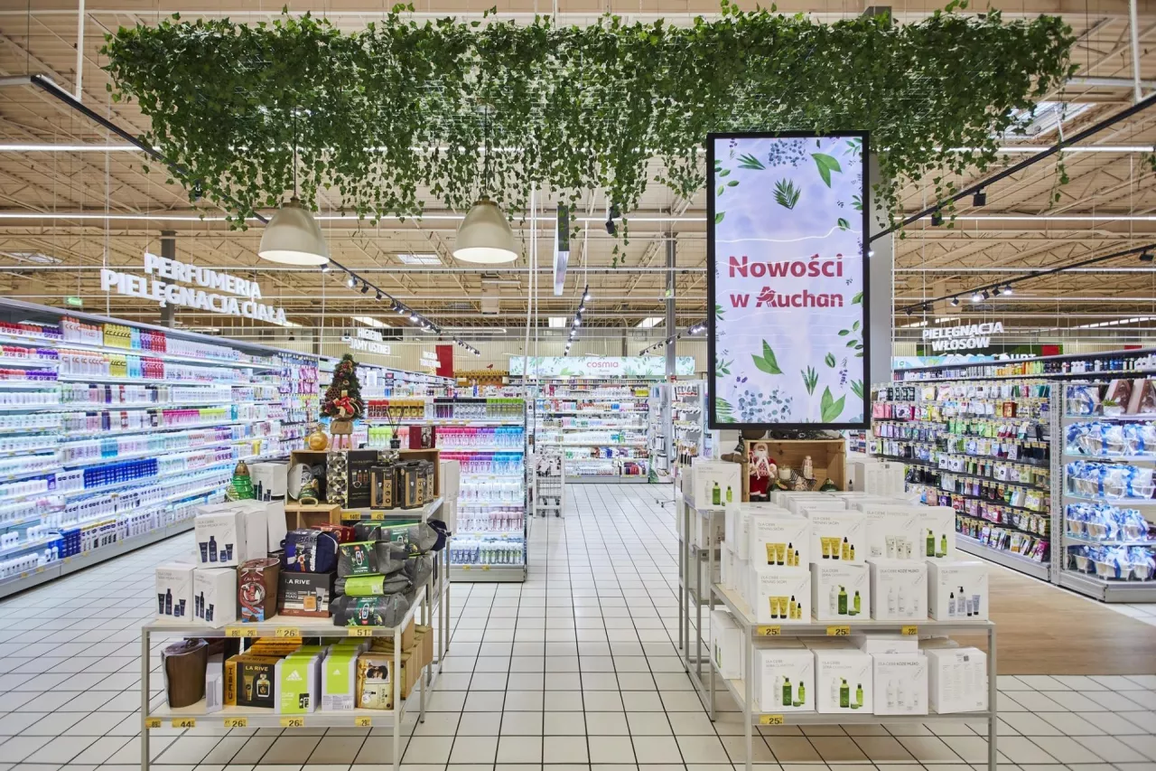 Strefa drogeryjno-perfumeryjna w Auchan w Piasecznie