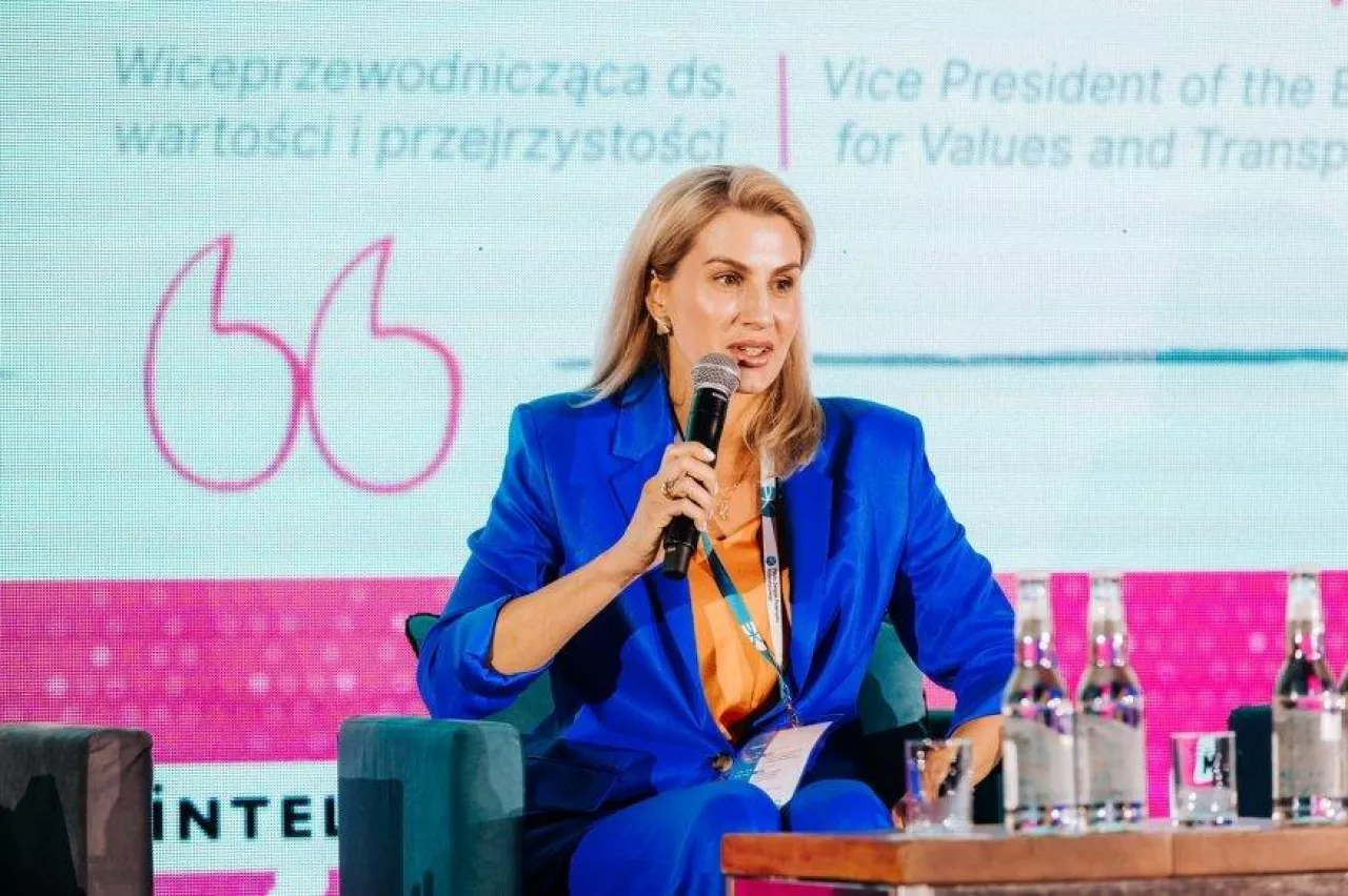 Agnieszka Plencler, prezes Fundacji Forum Konsumentów, podczas konferencji z okazji 20-lecia Polskiego Związku Przemysłu Kosmetycznego
