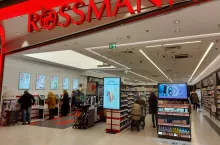 Szwajcaria będzie 9 zagranicznym rynkiem sieci Rossmann. W Polsce Rossmann jest liderem, prowadzi blisko 1800 drogerii w około 700 miastach