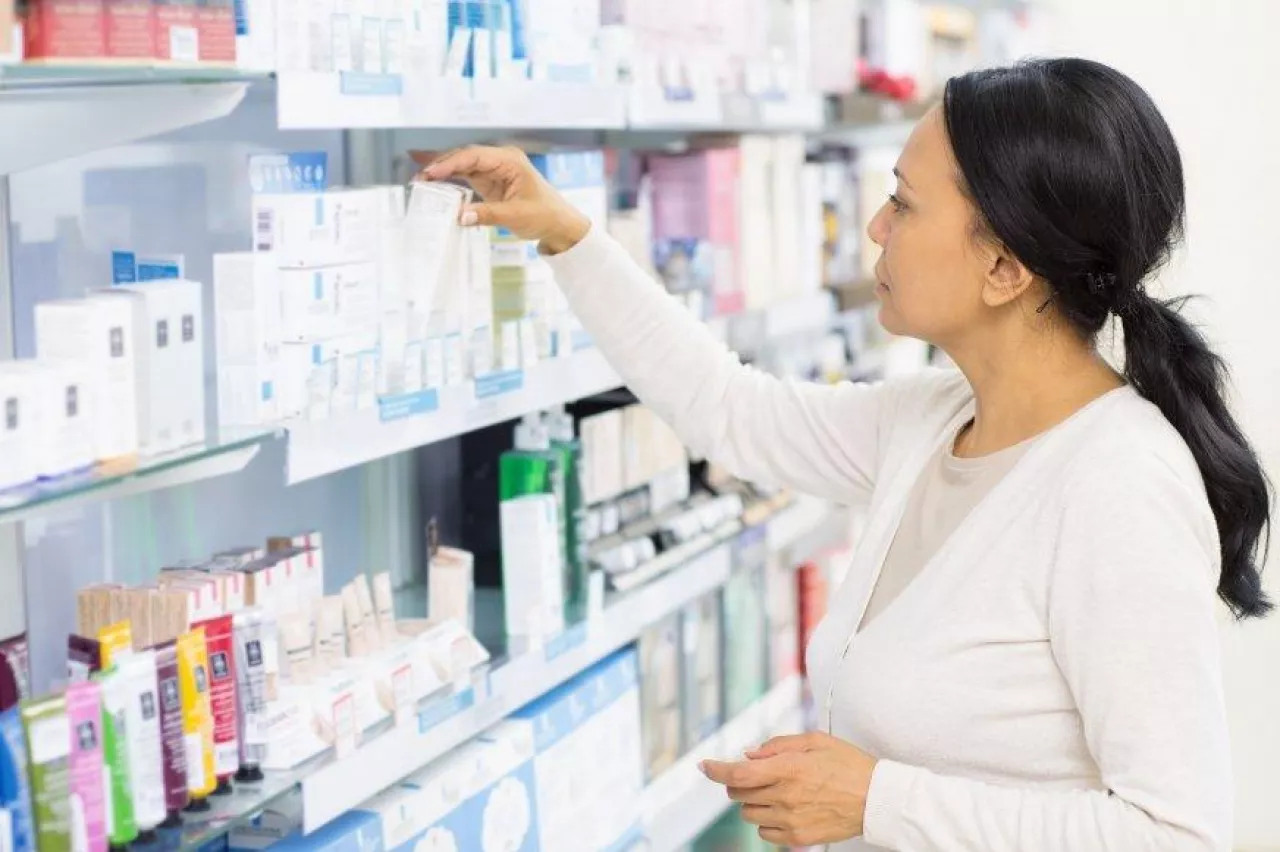 Dermokosmetki są sprzedawane głównie w aptekach, dlatego konsumenci traktują je jako oddzielną, lepszą kategorię produktów