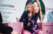 Edyta Kresińska, doradca zarządu ds. marketingu w polskiej sieci detalicznej Drogerie Jawa prowadzonej przez spółkę Jawa należącą do firmy dystrybucyjnej Komplex-Torus. Zdjęcie z debaty na konferencji Forum Branży Kosmetycznej 2023