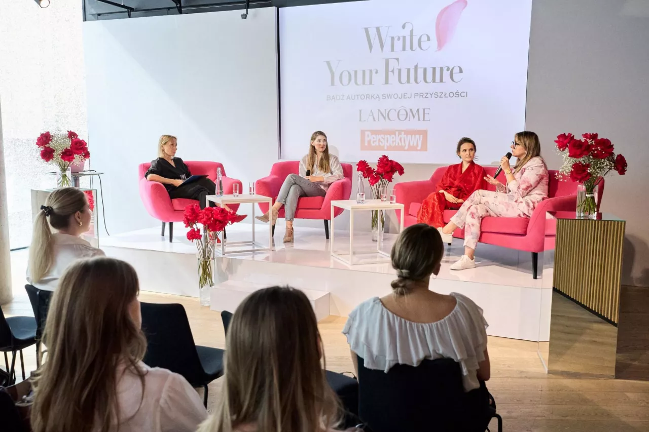 Uczestniczki pierwszej edycji programu Write Your Future. Bądź autorką swojej przyszłości”, zorganizowanego przez markę Lancôme we współpracy z Fundacją Edukacyjną Perspektywy