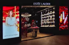 Estée Lauder Companies wydało ostrzeżenie dla swoich akcjonariuszy, przestrzegając ich przed odpowiedzią na niezapowiedzianą ofertę mini-tender złożoną przez firmę TRC.