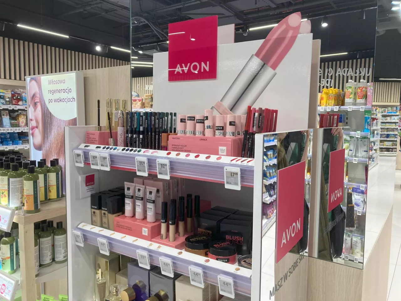 Kosmetyki Avon w drogerii Rossmann. Sprzedaż w sieci Rossmann ruszyła od 1 października 2024