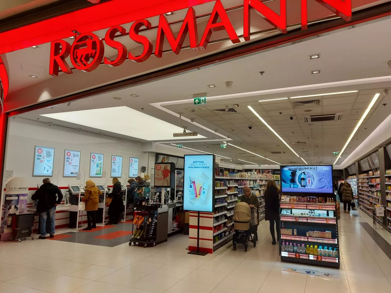 Rossmann w centrum handlowym Sadyba Best Mall w Warszawie. Sieć ma w Polsce już blisko 1800 drogerii