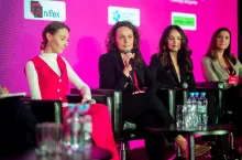 Monika Suwała, Trade Marketing &amp; Sustainability Manager w Henkel Consumer Brands, podczas debaty na Forum Branży Kosmetycznej 2024