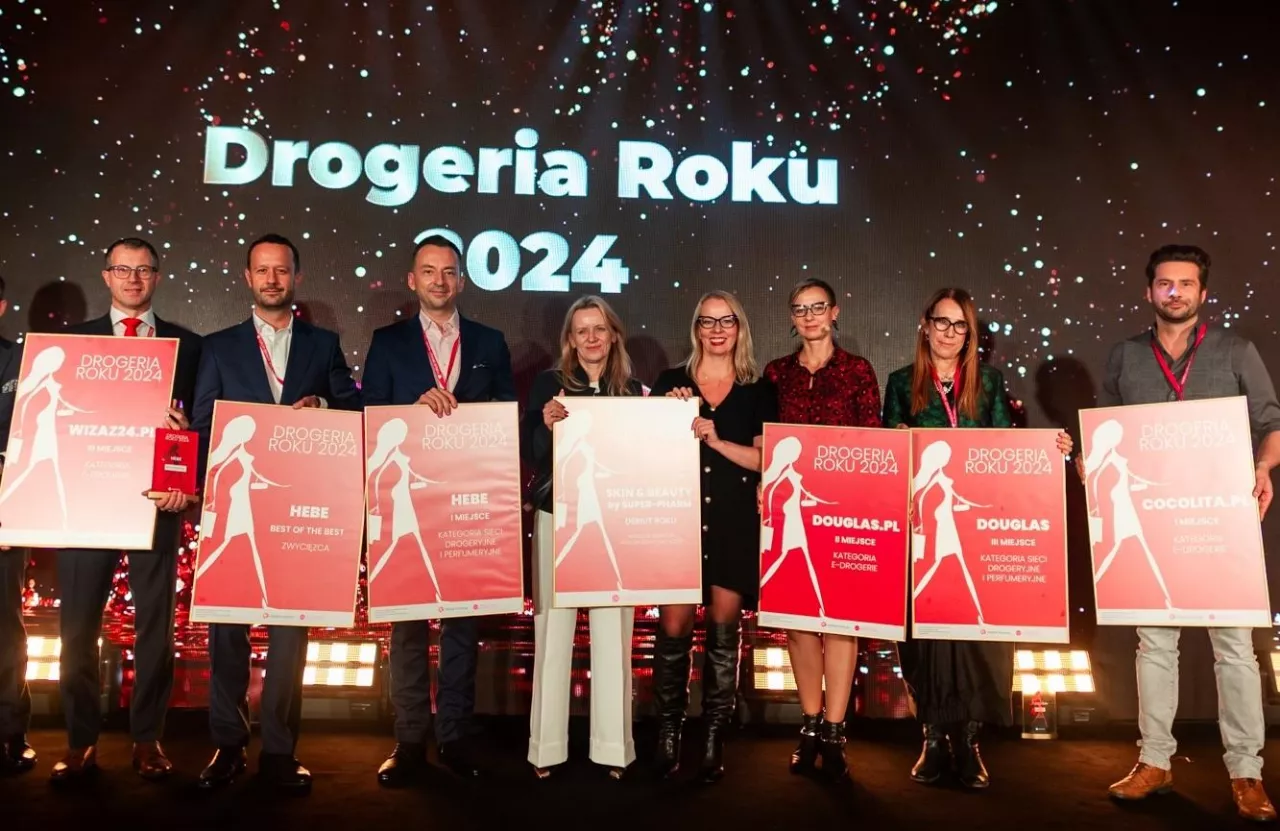 Drogeria Roku 2024: Tomasz Tomczyk, współwłaściciel Wizaz24.pl; Piotr Piech, dyrektor handlowy i Wojciech Dyja, dyrektor operacyjny Hebe, Jeronimo Martins Drogerie i Farmacja; Monika Kolaszyńska, prezes zarządu i Martyna Bobowik, członek zarządu Super-Pharm Poland; Katarzyna Czuchaj-Łagód, dyrektor zarządzająca Mobile Institute; Beata Madeja, marketing manager Douglas Polska; Paweł Zaorski, head of e-commerce Cocolita.pl