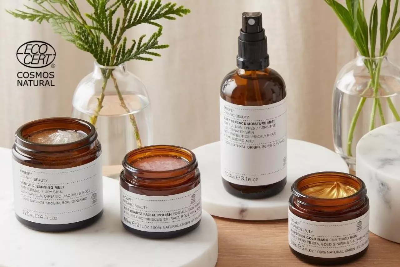 Evolve Organic Beauty: Przykład zrównoważonej i etycznej produkcji kosmetyków naturalnych