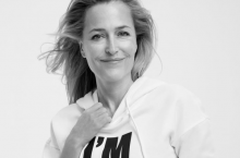 56-letnia Gillian Anderson będzie twarzą najnowszej kampanii kosmetyków z linii Age Perfect