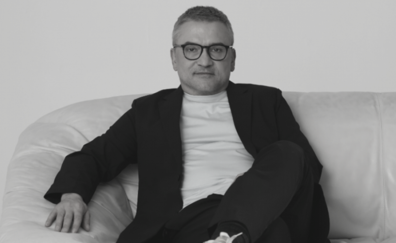Tomasz Marzec, założyciel i współwłaściciel Drogerii Pigment, odszedł w środę 23 kwietnia 2025, w wieku 51 lat.