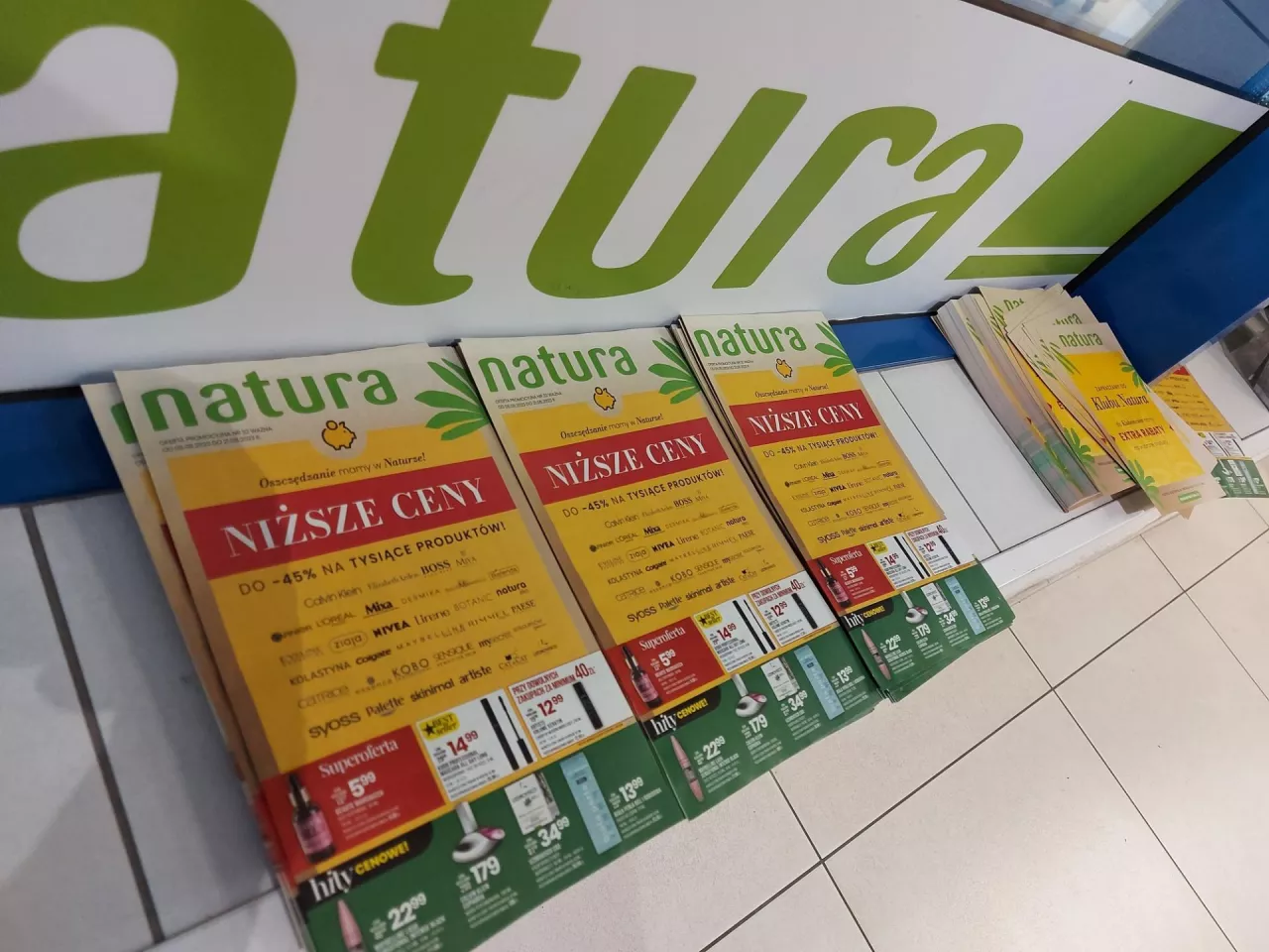 Jedną z drogerii dystrybuujących gazetki jest Natura.