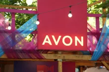 Avon wchodzi do galerii handlowych — a zaczyna od warszawskiego Wola Parku.