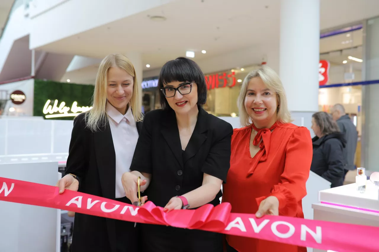 Od 17 maja klienci mogą zakupić kosmetyki Avon stacjonarnie – w warszawskim centrum handlowym Wola Park, na wyspie handlowej prowadzonej przez wieloletnią Konsultantkę marki 
