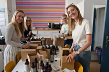 Fundacja pomaga kobietom, których zmarli mężowie byli funkcjonariuszami publicznymi.