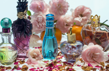 Zmysłowość i perfumy to często zestawiana w marketingu para.