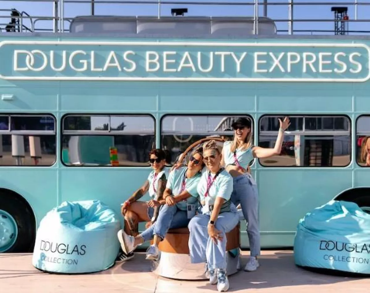 Beauty bus w barwach Douglasa zatrzyma się aż na pięć dni (od 3 do 7 czerwca) przy krakowskiej Galerii Kazimierz