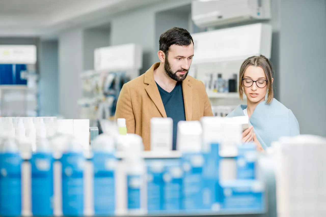 W przypadku farmaceutyków konsumenci nie widzą dużego pola do oszczędności. Są to dobra pierwszej potrzeby, często trudne do zastąpienia lub ograniczenia - wynia z raportu UCE Research
